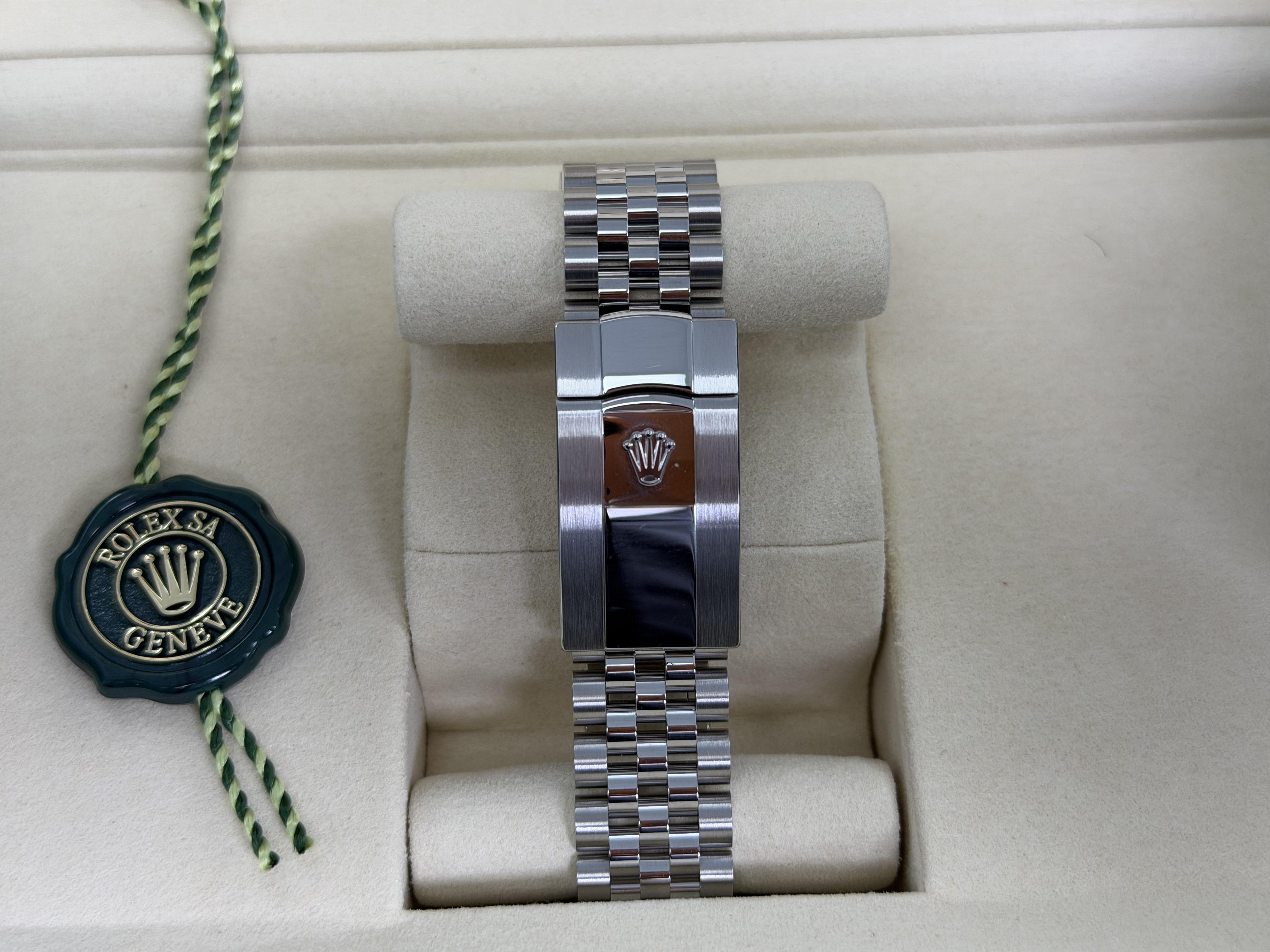 2026 Rolex Datejust 41mm Blue Dial Jubilee Band 126334