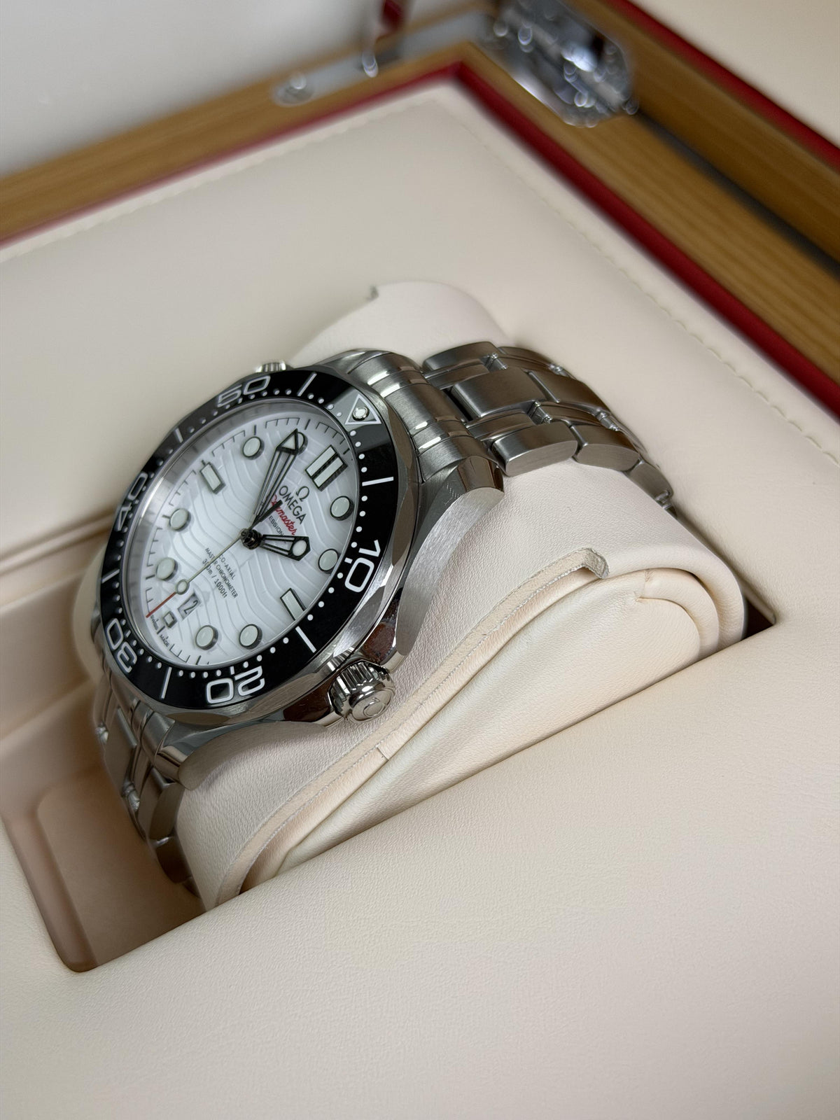 Omega Seamaster Diver 300M Co-Axial thumbnail 4