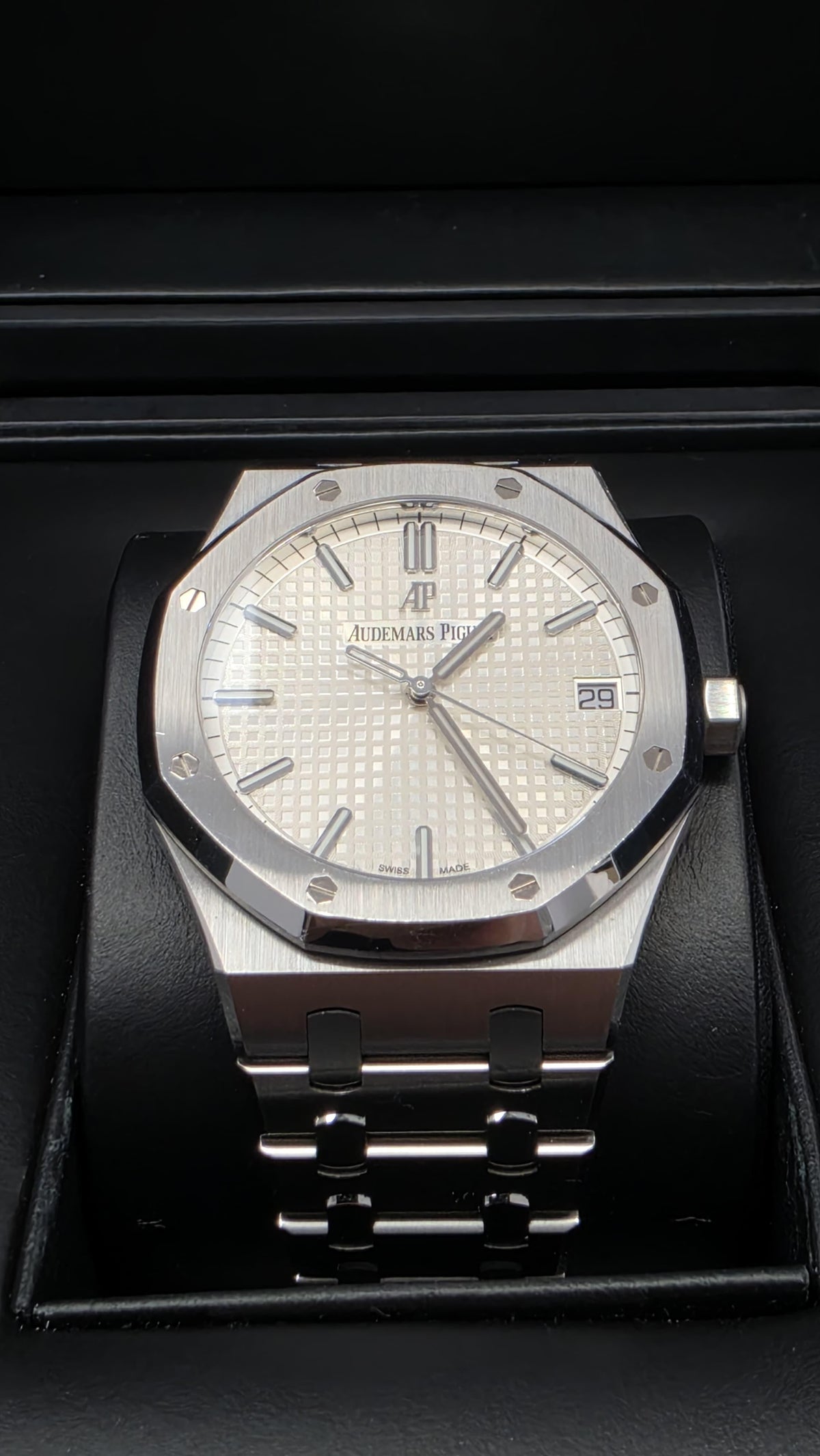 Audemars Piguet Royal Oak Selfwinding 15500ST.OO.1220ST.04 — alternate angle